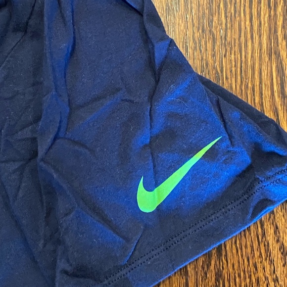 Nike Navy‎ Seattle Seahawks Primary Logo T-shirt Size Medium - Picture 2 of 5
